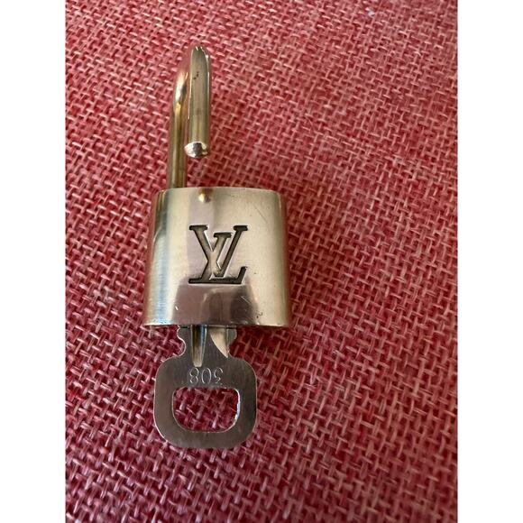 SOLD Louis Vuitton Lock and Key #308. Brass LV working lock & key. - Picture 7 of 10